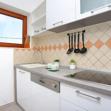 Family Friendly With A Swimming Pool Okrug Gornji, Ciovo - 16608 公寓 特罗吉尔