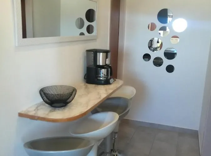 Family Friendly With A Swimming Pool Okrug Gornji, Ciovo - 16608 Apartmán Trogir