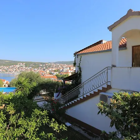 アパート Family Friendly With A Swimming Pool Okrug Gornji, Ciovo - 16608 トロギール