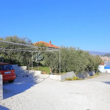 דירה Family Friendly With A Swimming Pool Okrug Gornji, Ciovo - 16608 טרוגיר