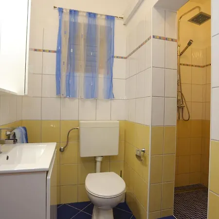 Family Friendly With A Swimming Pool Okrug Gornji, Ciovo - 16608 Apartment *
