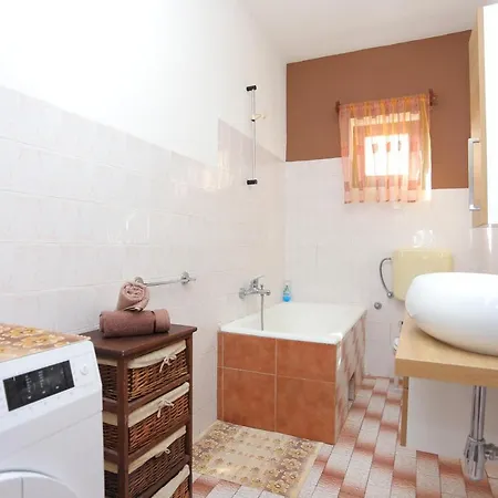 Family Friendly With A Swimming Pool Okrug Gornji, Ciovo - 16608 * トロギール