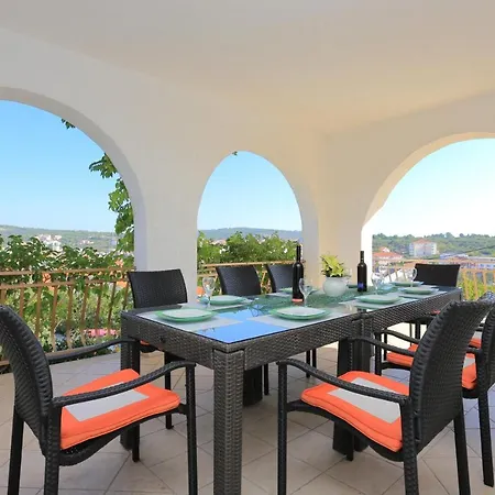 Family Friendly With A Swimming Pool Okrug Gornji, Ciovo - 16608 *