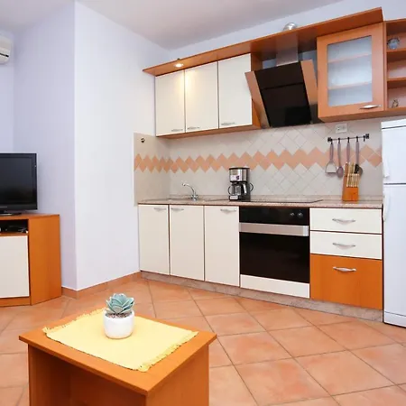 Family Friendly With A Swimming Pool Okrug Gornji, Ciovo - 16608 *