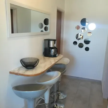 Family Friendly With A Swimming Pool Okrug Gornji, Ciovo - 16608 アパート トロギール