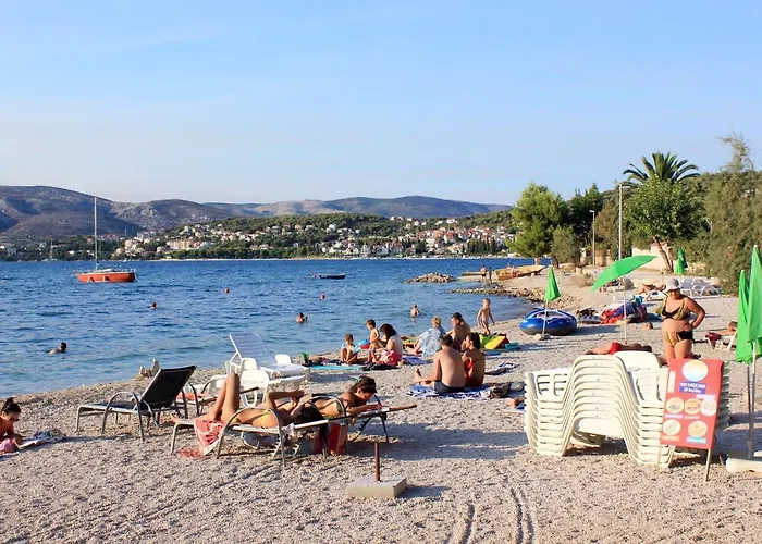 Family Friendly With A Swimming Pool Okrug Gornji, Ciovo - 16608 特罗吉尔
